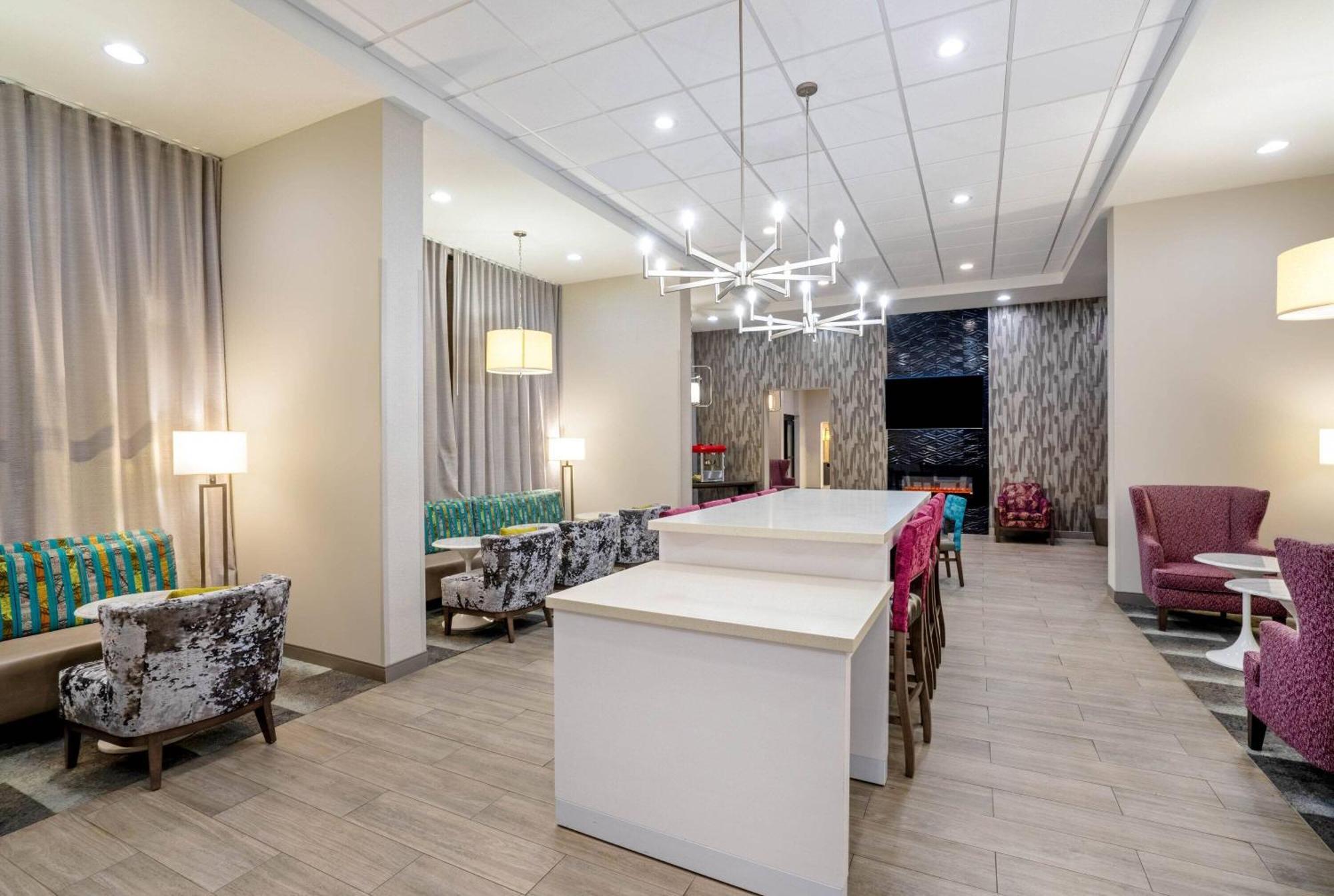 La Quinta By Wyndham Columbus Ms Hotell Eksteriør bilde